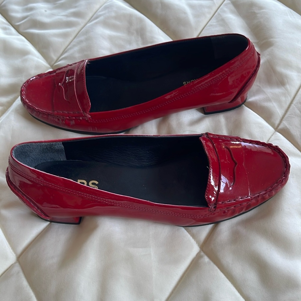 Michael Kors red patent leather women’s size 8 loafers - Picture 3 of 7